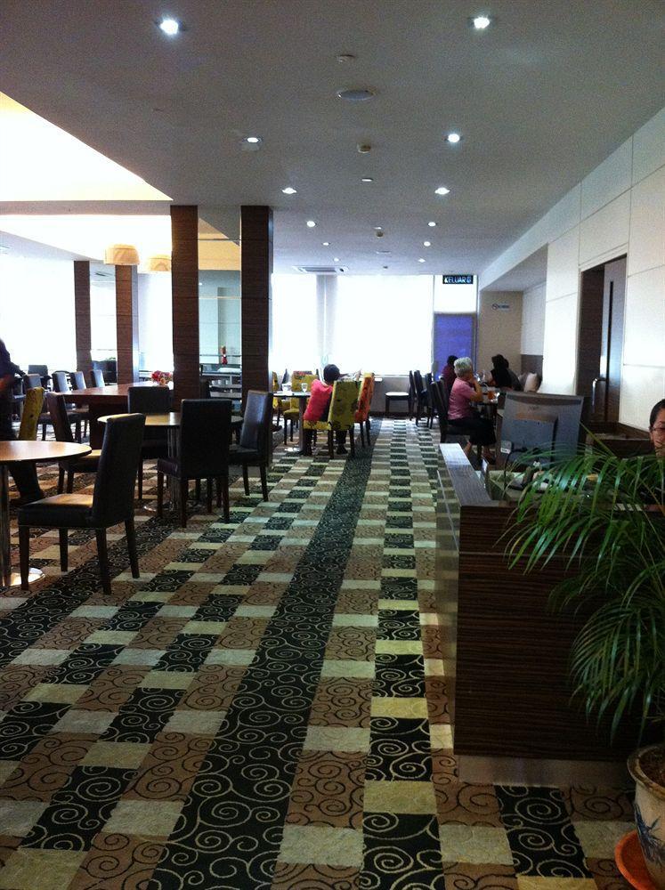 Kingwood Hotel Кучинг Экстерьер фото