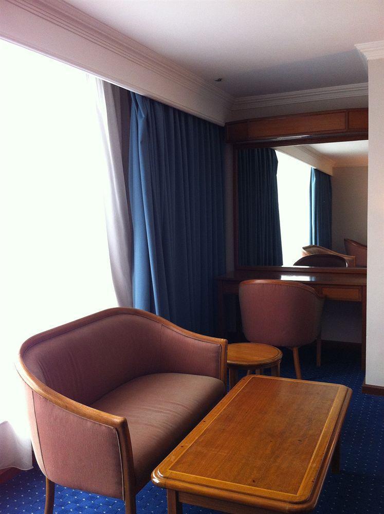Kingwood Hotel Кучинг Экстерьер фото