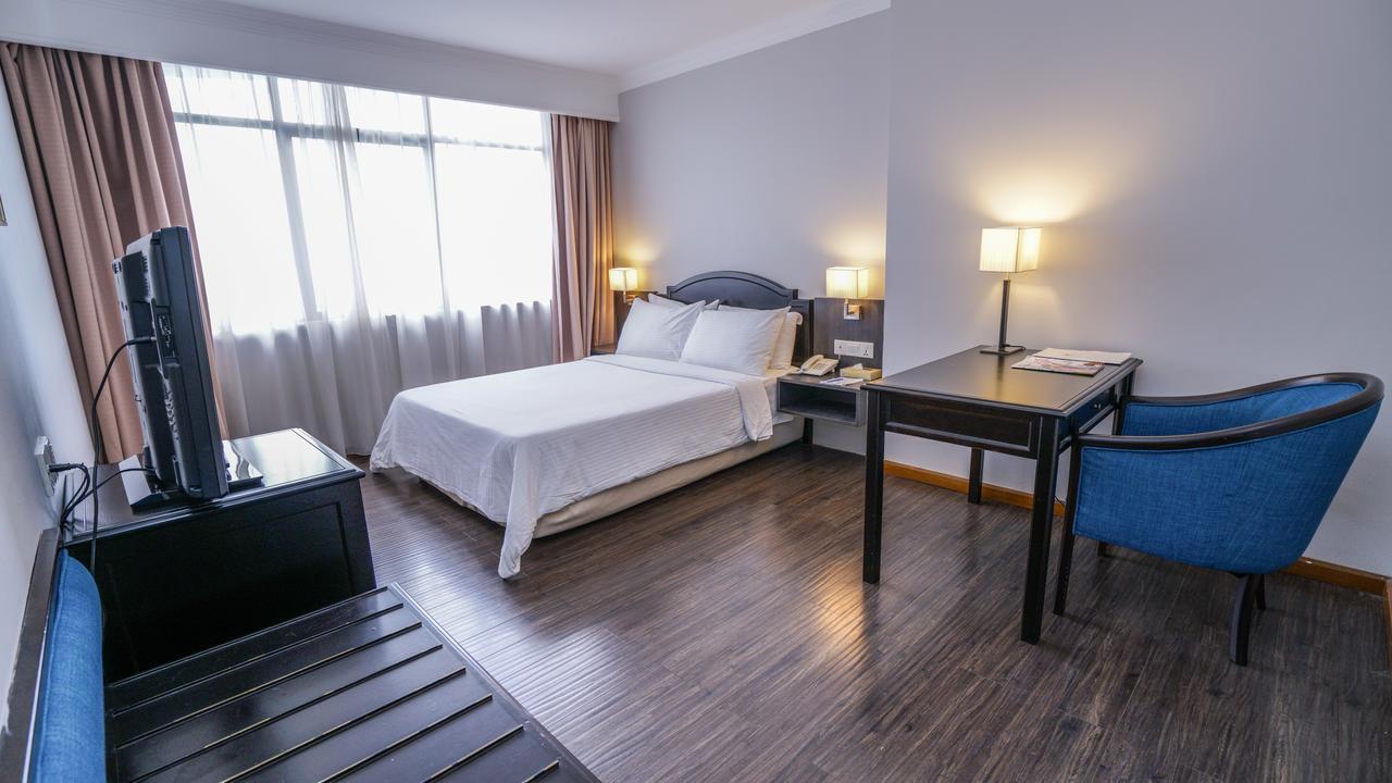 Kingwood Hotel Кучинг Экстерьер фото